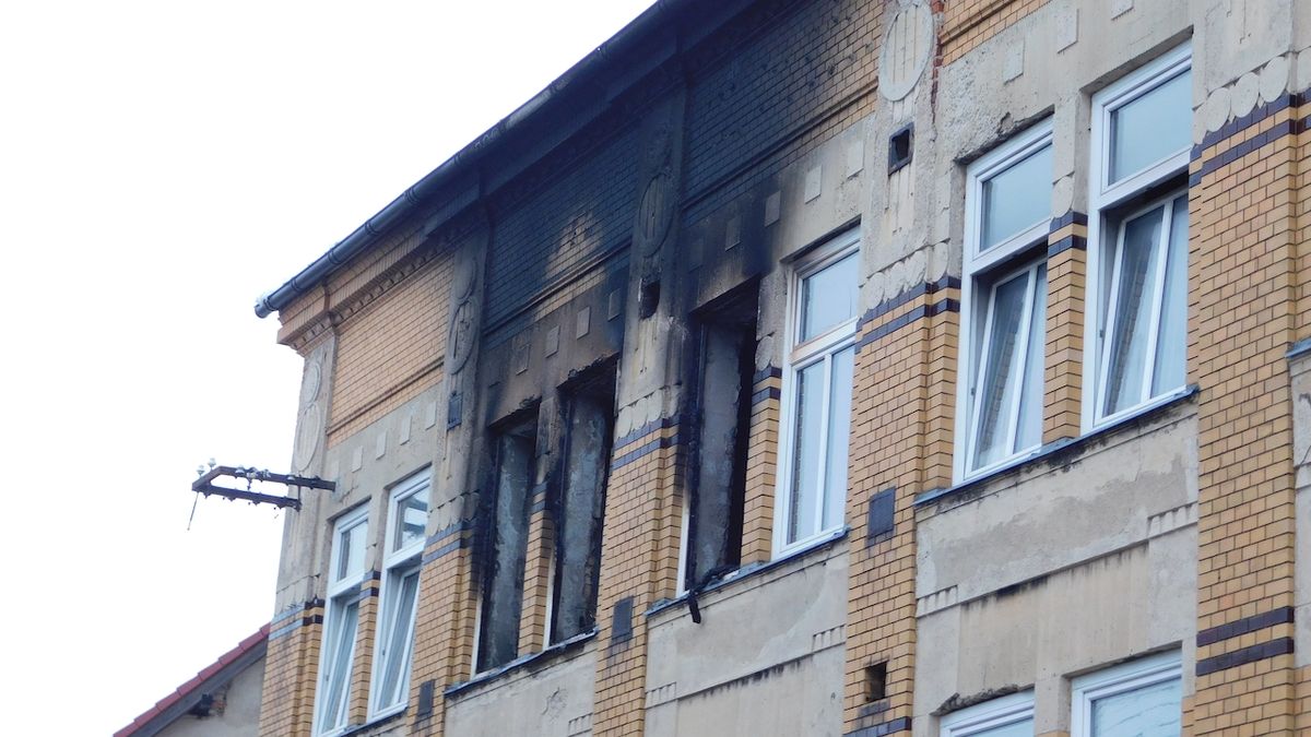 Tragický požár ve Vejprtech: Vedení domova podezírá tři postižené klienty